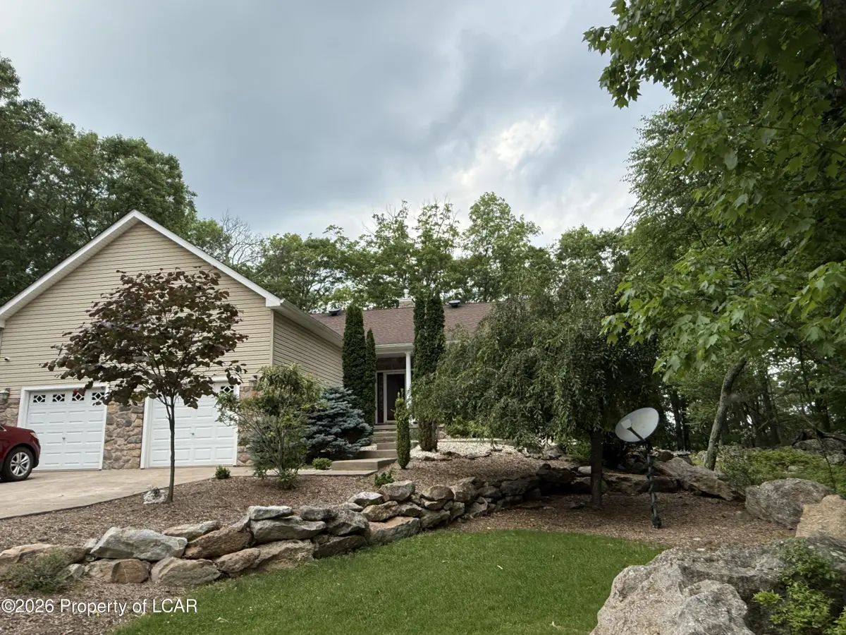 47 Dakota Drive, Hazleton - 3 bed - 4 bath - 3,057 SF