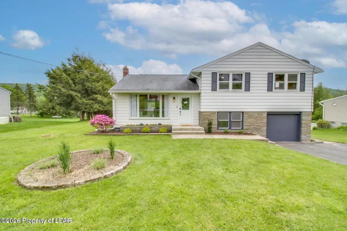 41 W Meadow Street, Shavertown - 3 bed - 2 bath - 1,943 SF