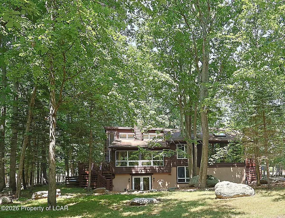 373 W Lake Valley Drive, Hazleton - 4 bed - 3 bath - 2,777 SF