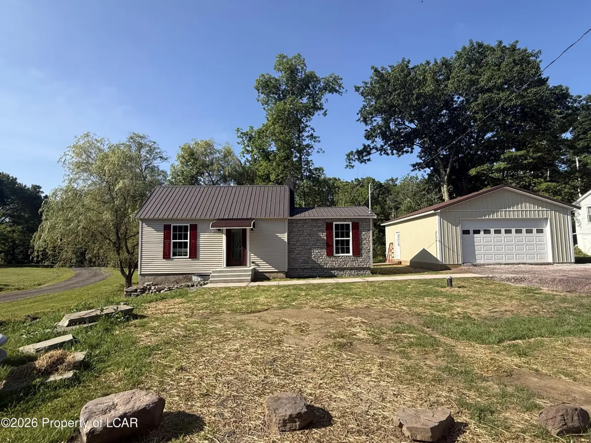 392 Lehman-Outlet Road, Dallas - 1 bed - 1 bath - 556 SF
