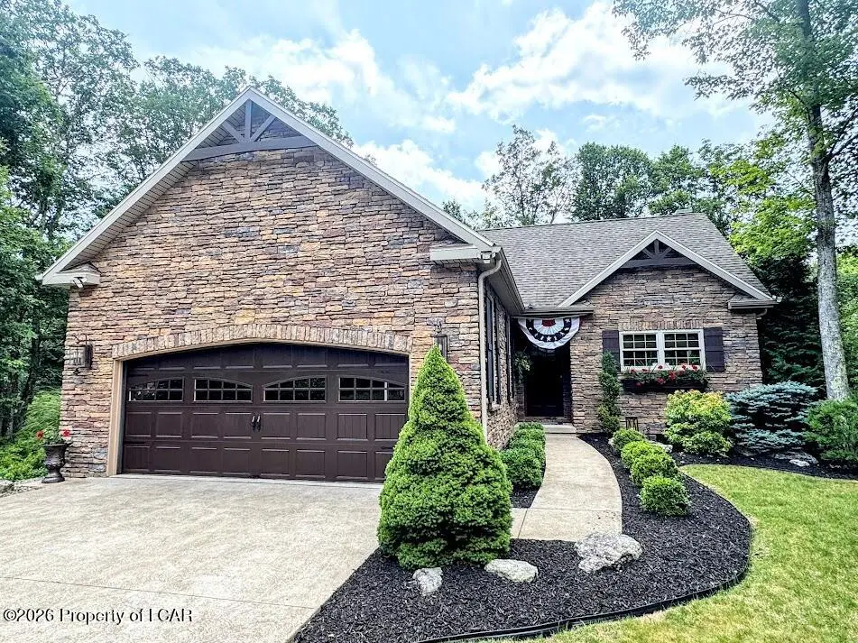 14 Winged Foot Drive, Hazle Township - 3 bed - 2 bath - 1,400 SF