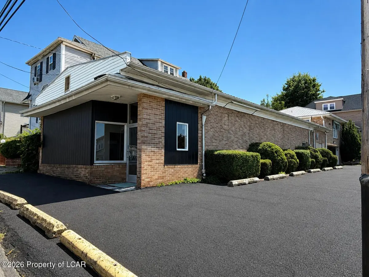 10 Casey Avenue, Wilkes-Barre Township - 4 bath - 2,535 SF