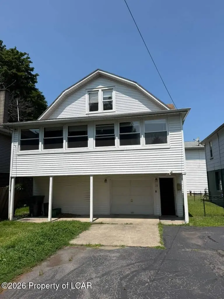 39 Atherton Drive, Wyoming - 3 bed - 1 bath - 1,612 SF