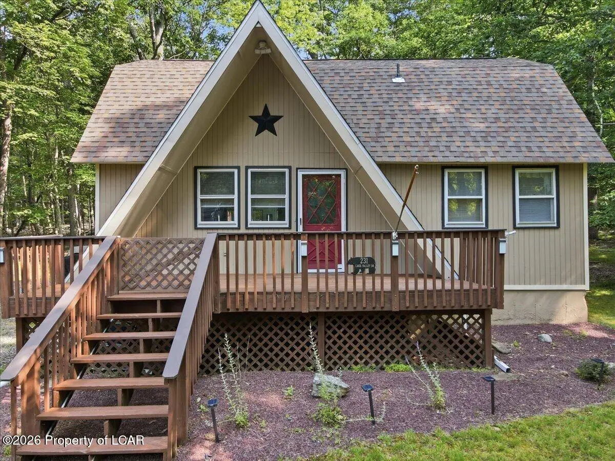 231 W Lake Valley Drive, Hazleton - 3 bed - 2 bath - 1,355 SF