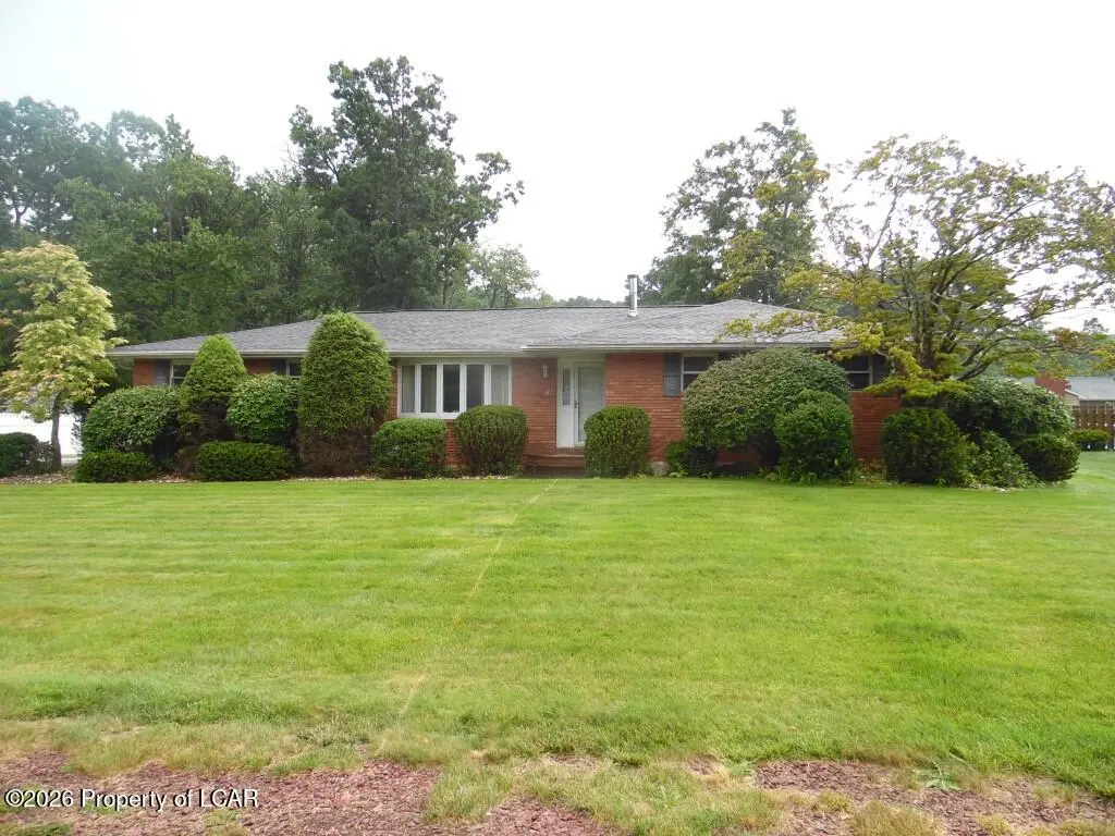 6 Colonial Drive, Mountain Top - 3 bed - 2 bath - 1,898 SF
