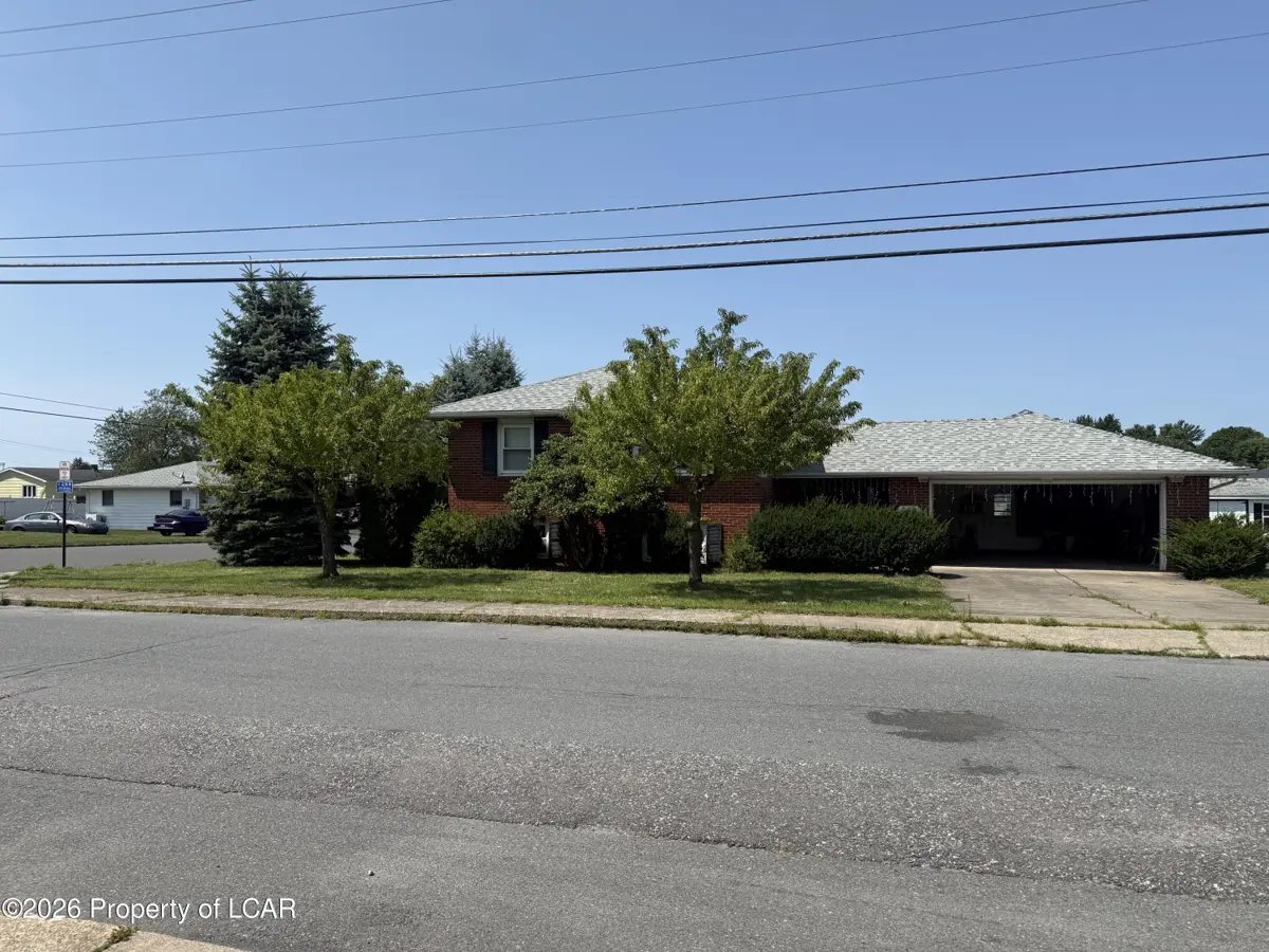 845 W 17th Street, Hazleton - 3 bed - 3 bath - 2,527 SF