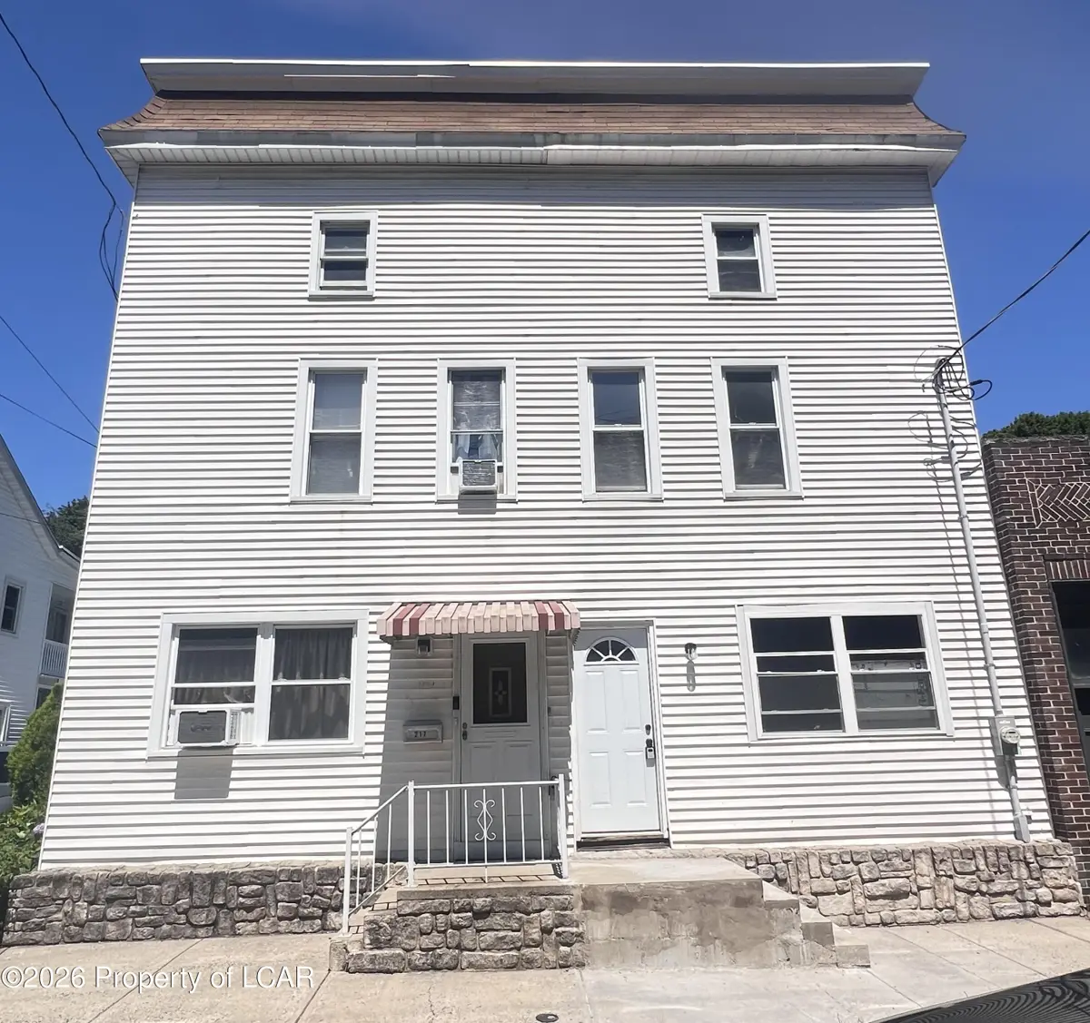 215 W Rowe Street, Tamaqua - 5 bed - 1 bath - 1,824 SF