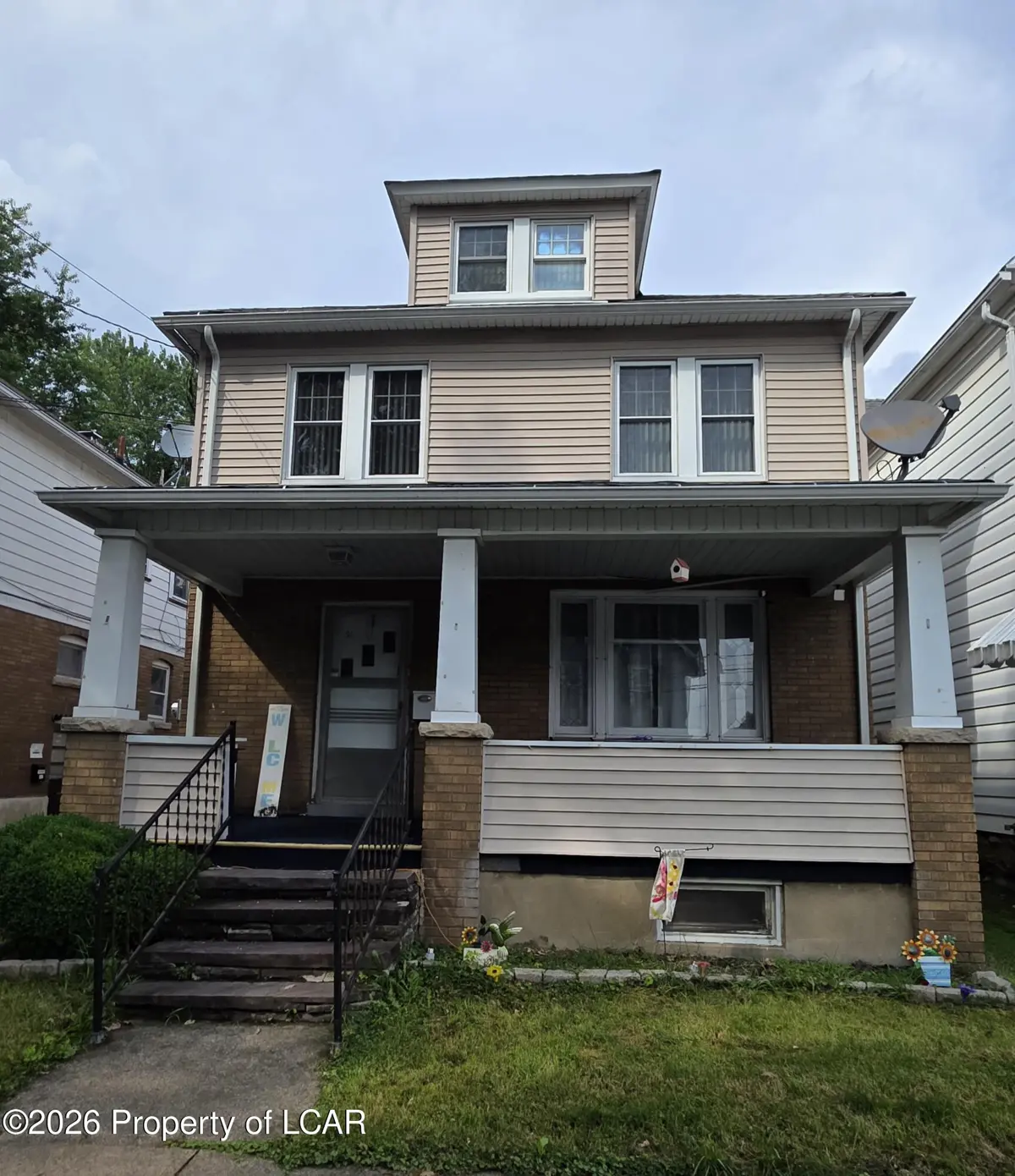 91 Willow Street 2nd Floor, Wilkes-Barre - 3 bed - 1 bath - 900 SF