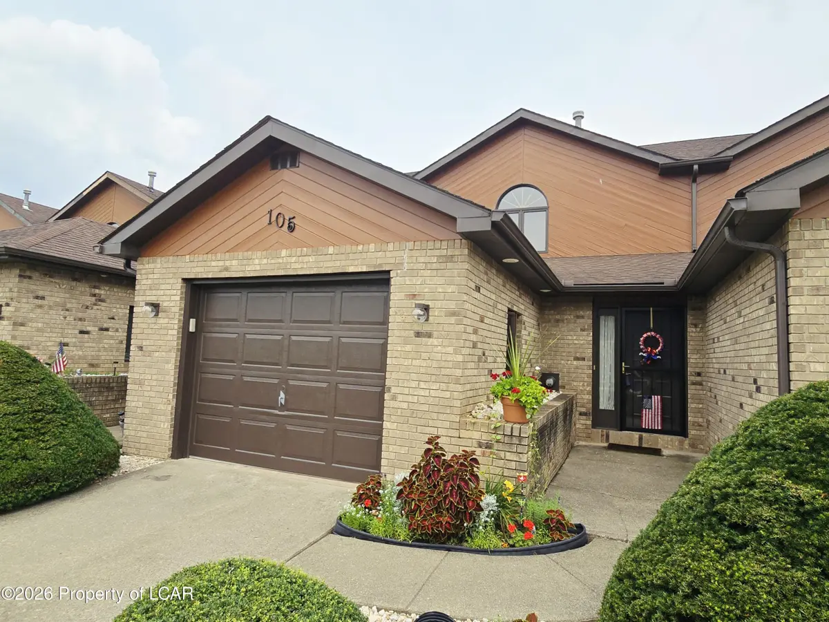 105 Countrywood Drive, Hanover Township in Hanover Township