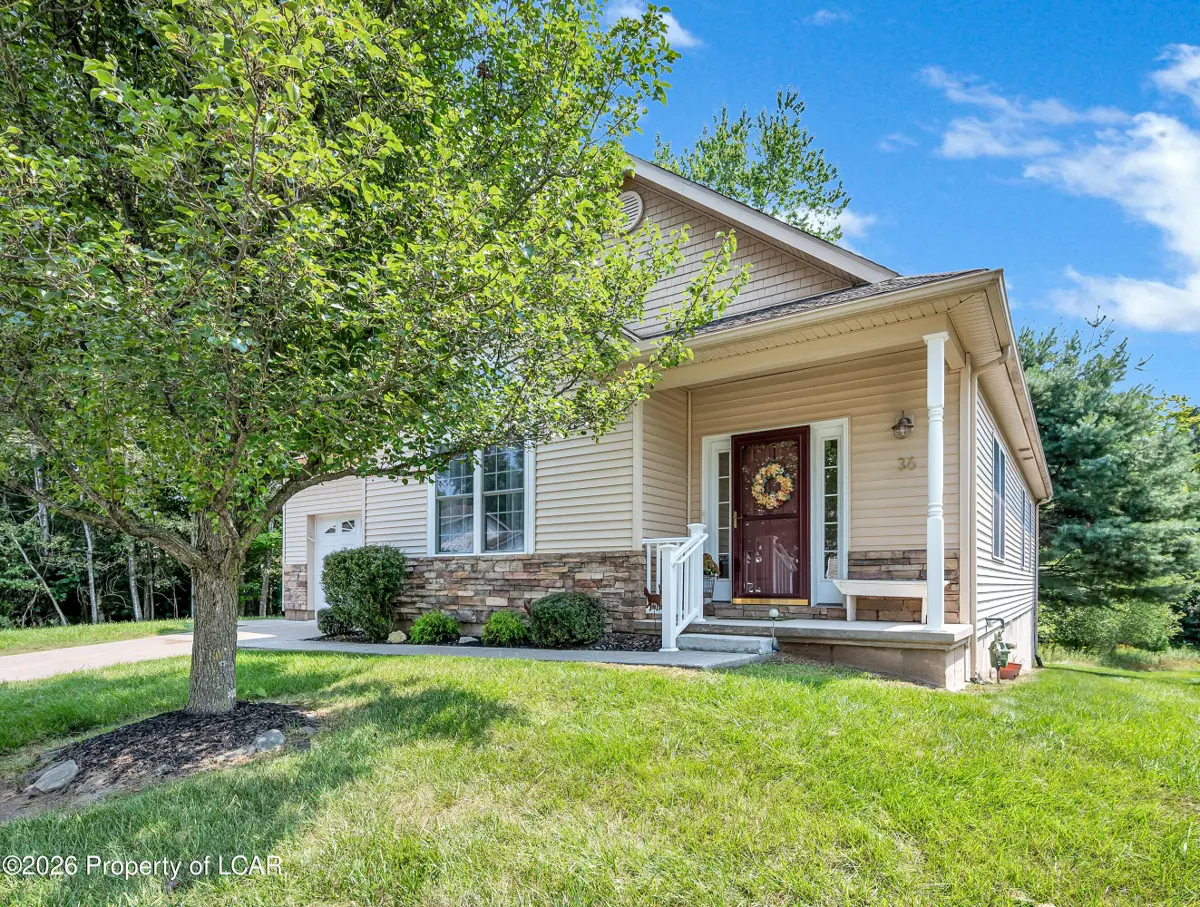 36 Greenbriar Drive, Dallas in Dallas