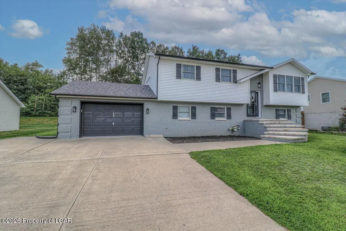 132 Northpoint Drive, Olyphant - 4 bed - 2 bath - 1,727 SF