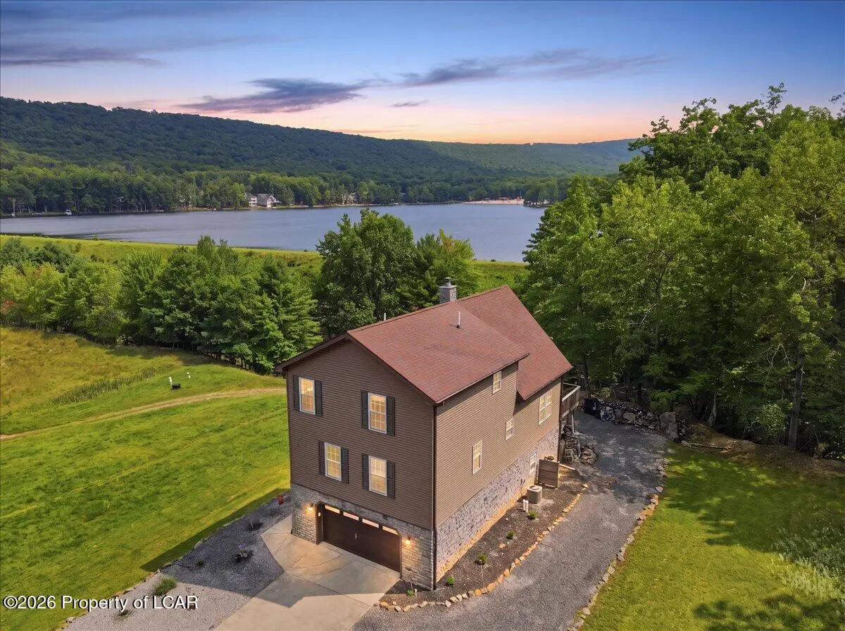 16 Delaware Drive, Hazleton - 4 bed - 3 bath - 2,217 SF