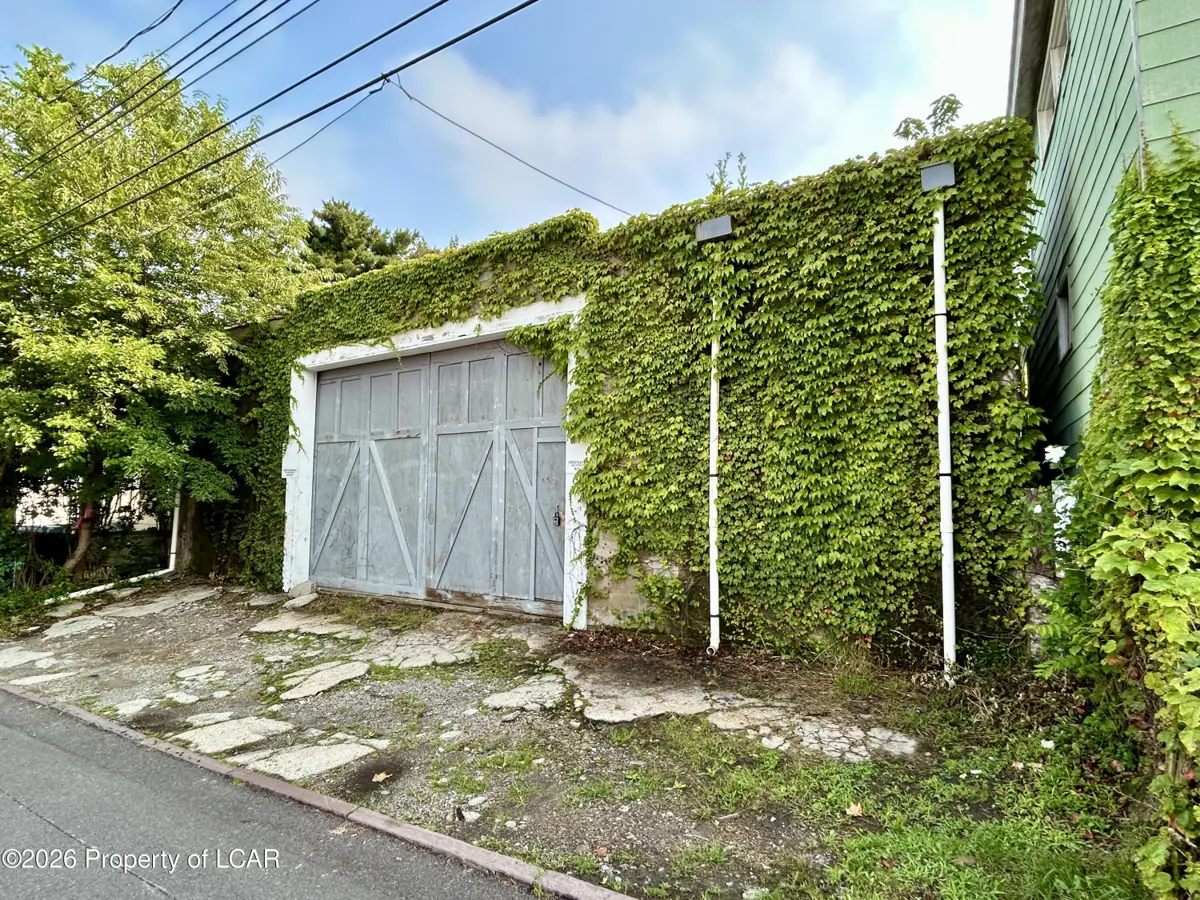 50 Harkins Lane, Wilkes-Barre - 3,920 SF
