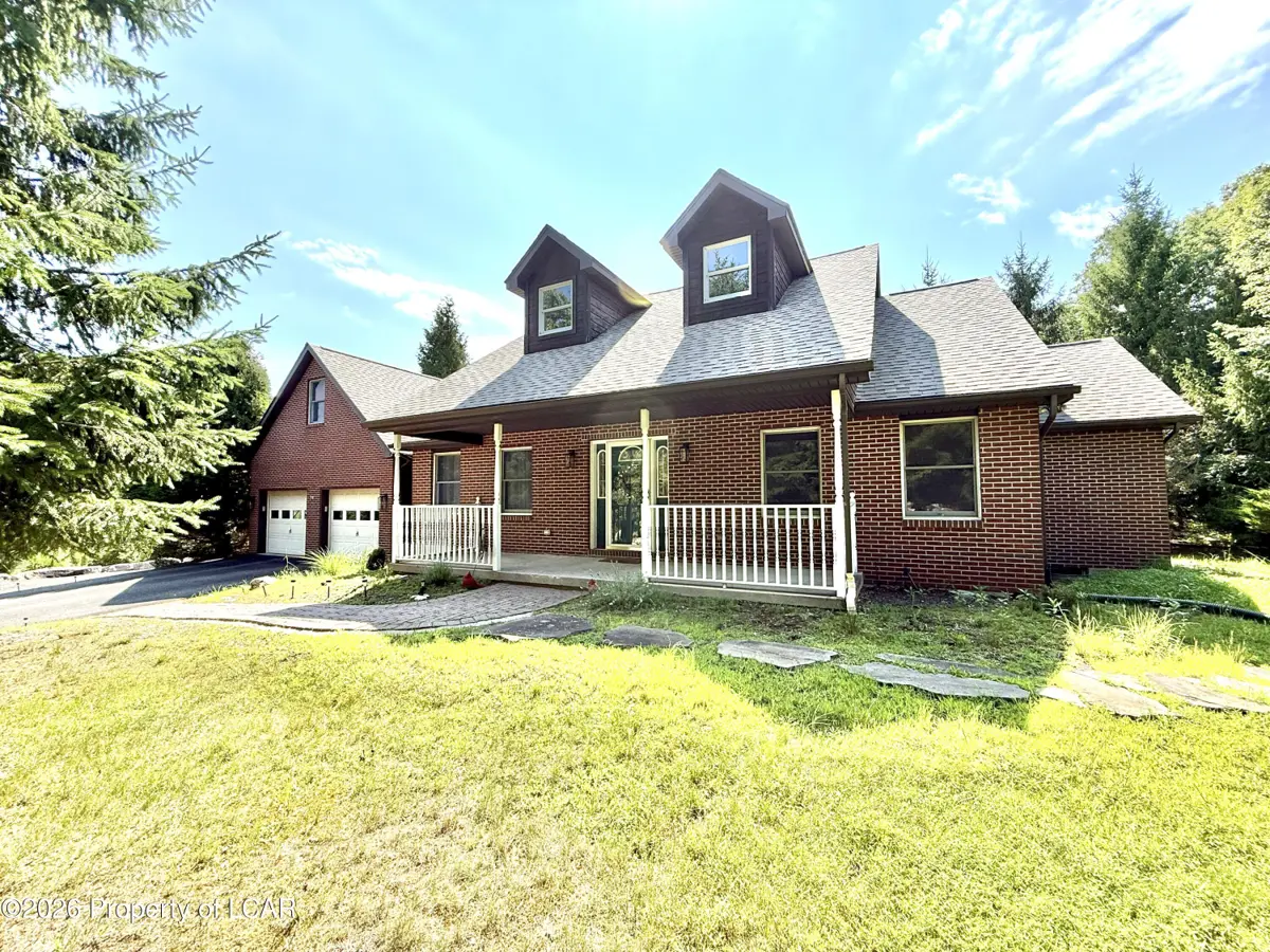 9 N Fairways Circle, Hazleton - 4 bed - 3 bath - 3,111 SF