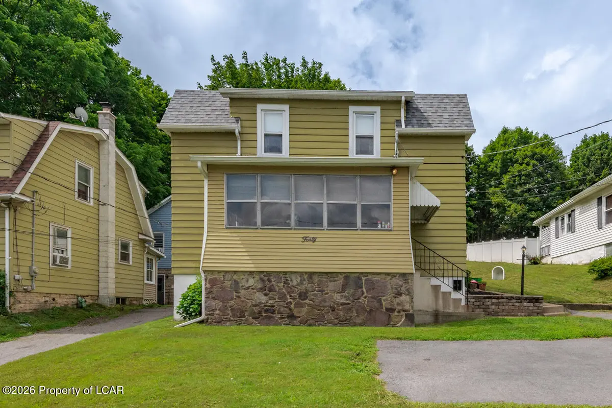 40 Harris Hill Road, Shavertown - 4 bed - 1 bath - 1,400 SF