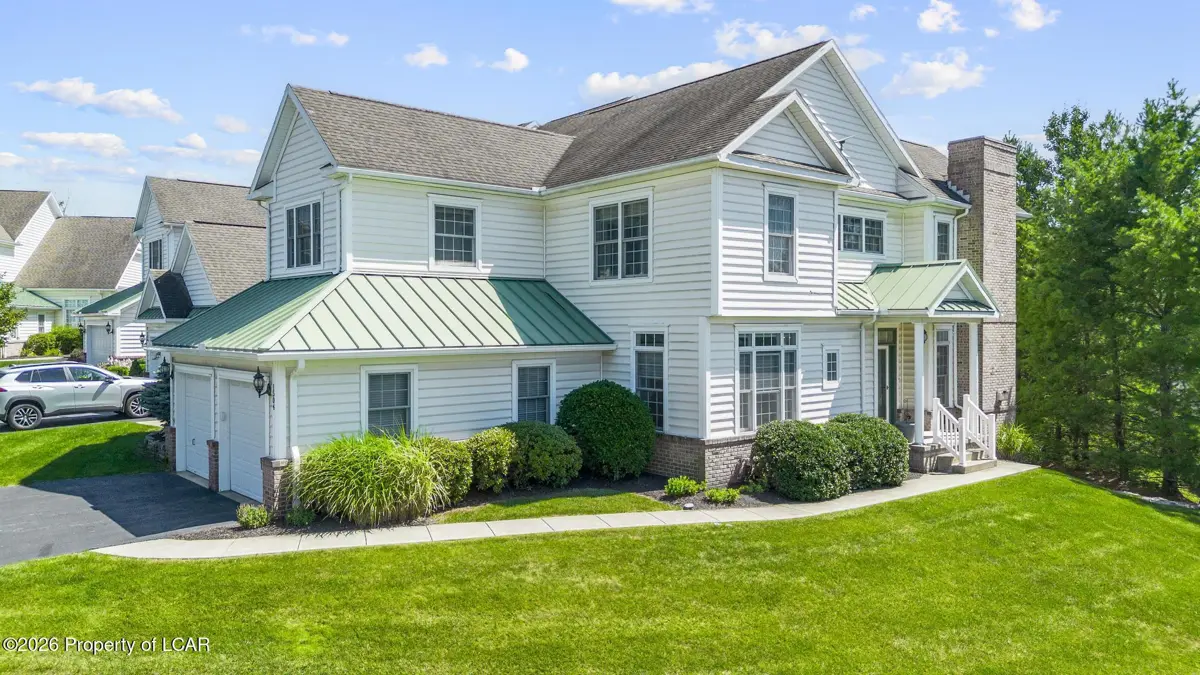 1504 Verne Close, Moosic in Moosic