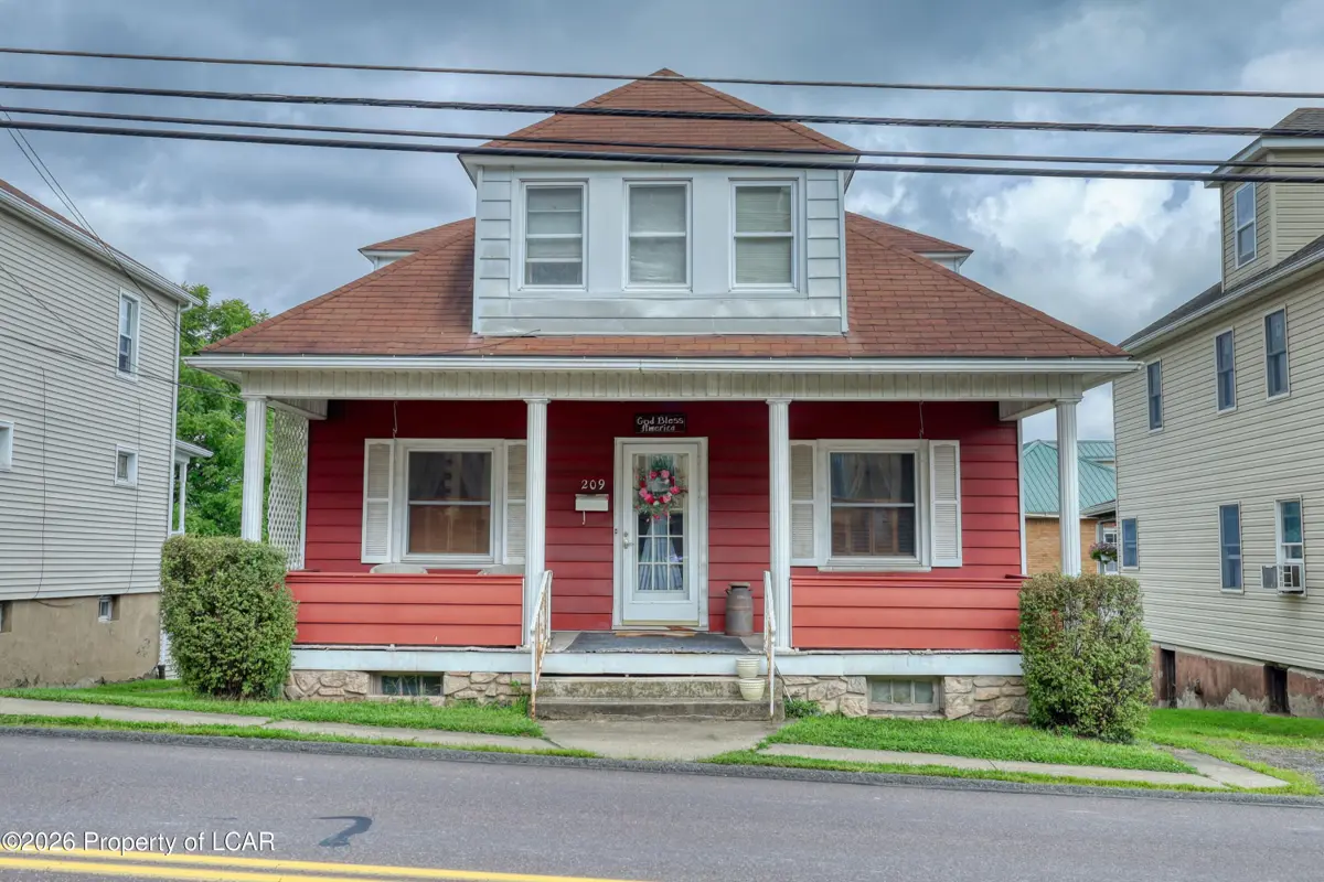 209 Robert Street, Nanticoke - 3 bed - 2 bath - 1,687 SF