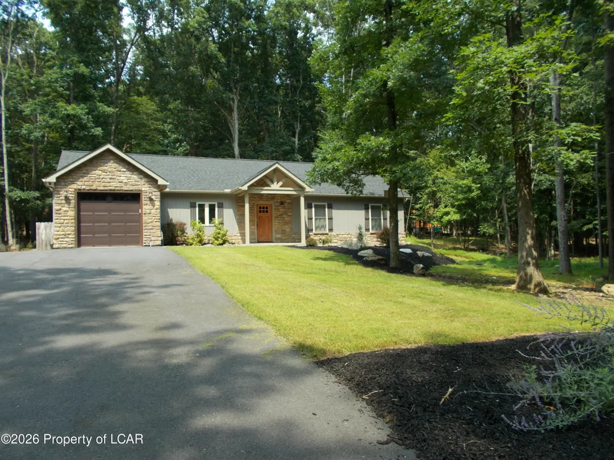 33 Arapahoe Circle, Hazleton - 3 bed - 2 bath - 1,945 SF