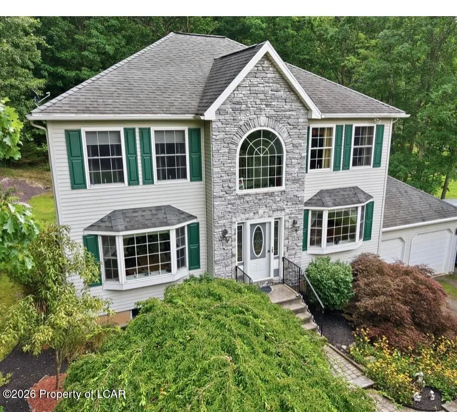 125 Lakeview Drive, Mountain Top - 3 bed - 4 bath - 2,908 SF