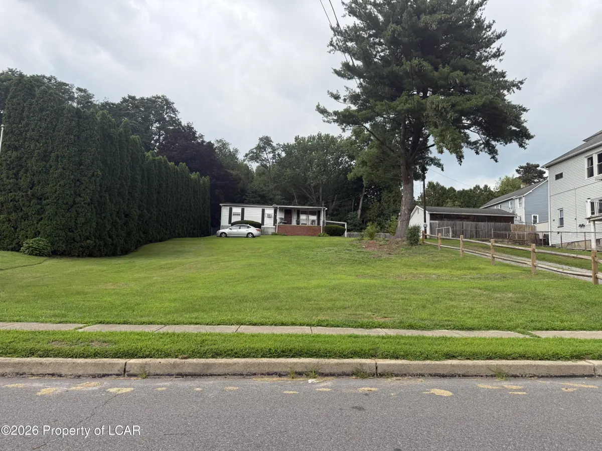 18 Williams, Kingston