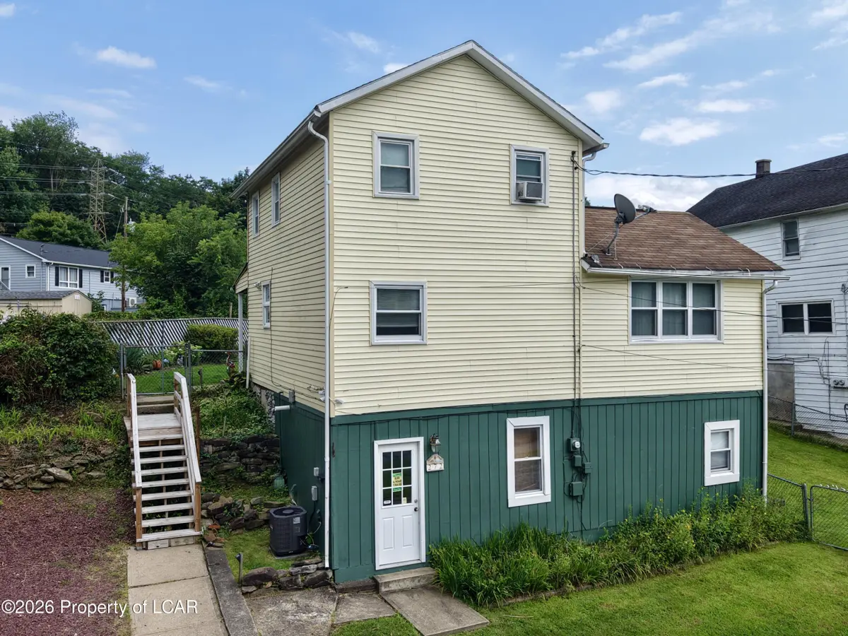 272 Vine Street, Larksville - 4 bed - 1 bath - 1,500 SF