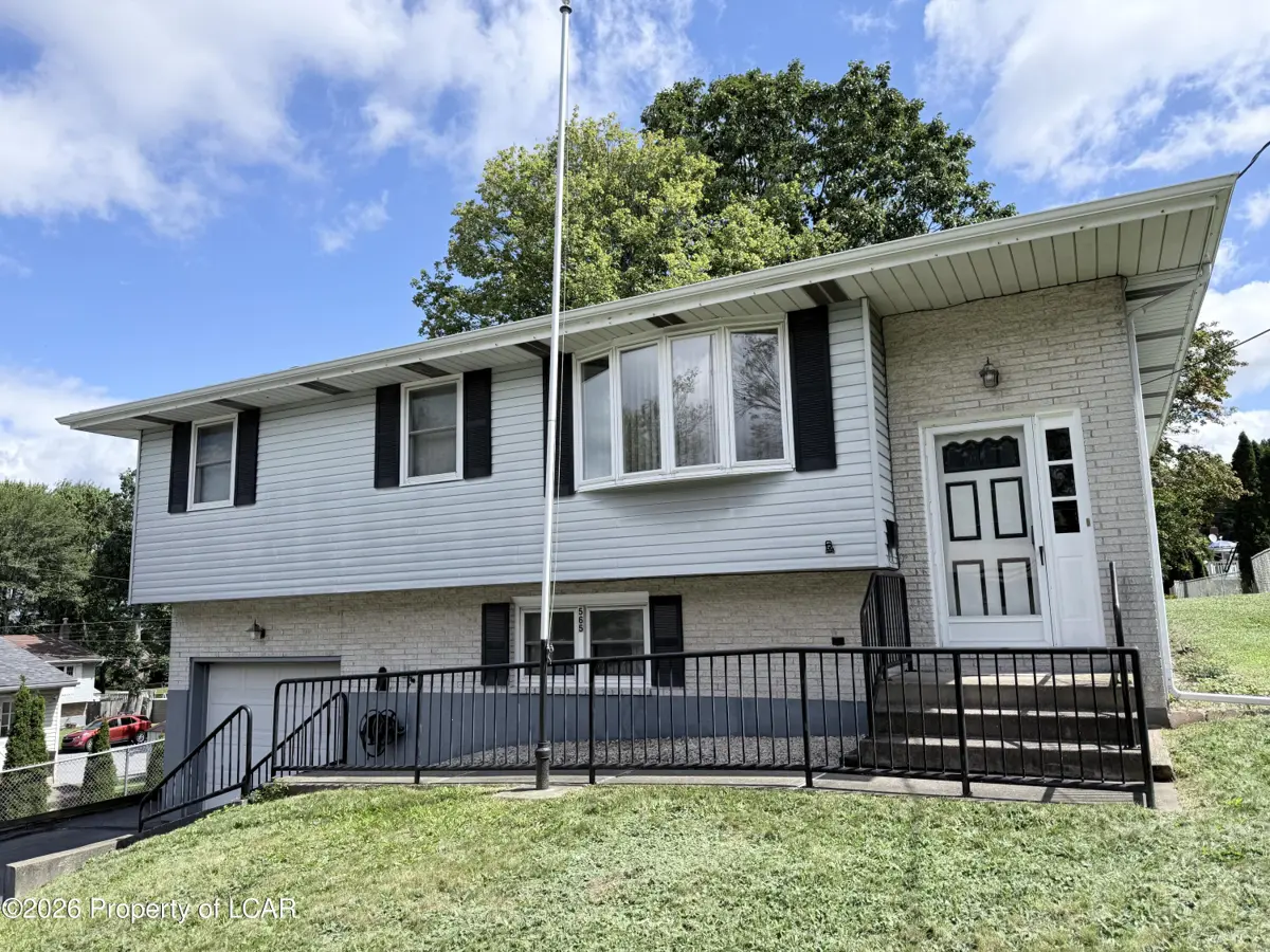 565 Allen Street, Hazle Township - 4 bed - 1 bath - 2,001 SF