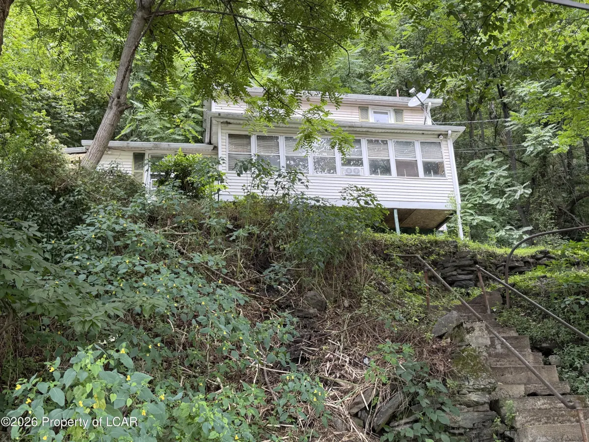 1459 W Main Street, Plymouth - 2 bed - 1 bath - 1,040 SF