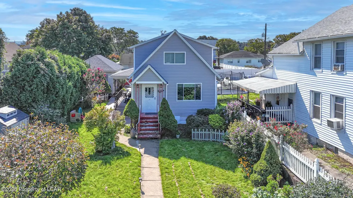1005 Wyoming Avenue, Exeter - 3 bed - 2 bath - 1,632 SF