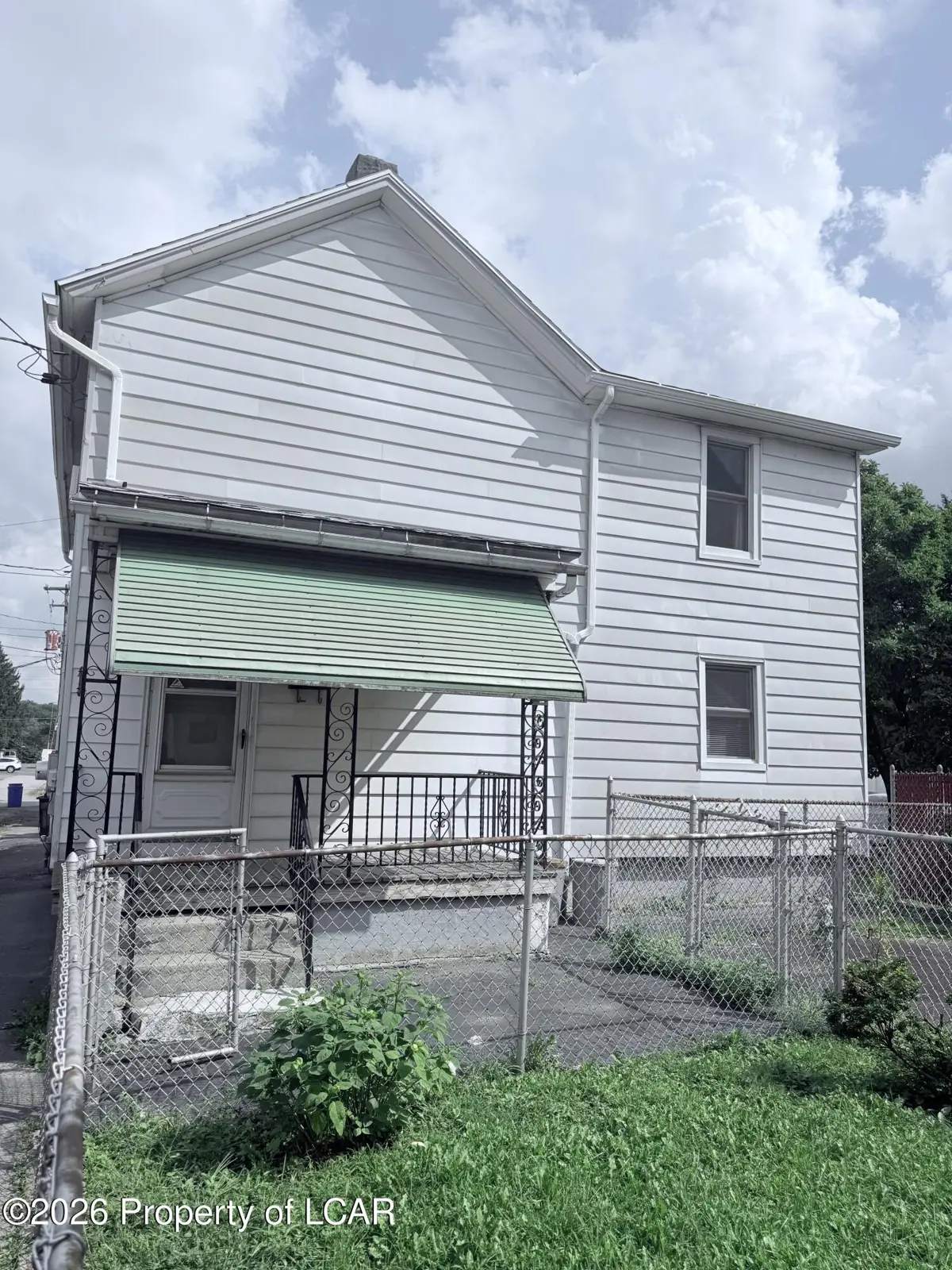 208 E Noble Street, Hazleton - 2 bed - 1 bath - 901 SF