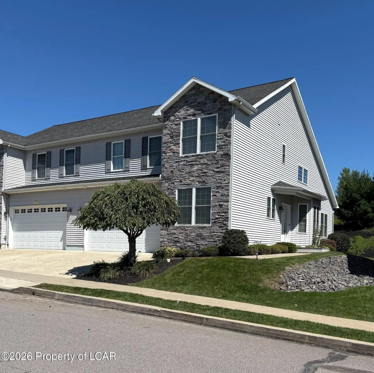 63 Grandview Drive, Pittston - 3 bed - 3 bath - 2,300 SF