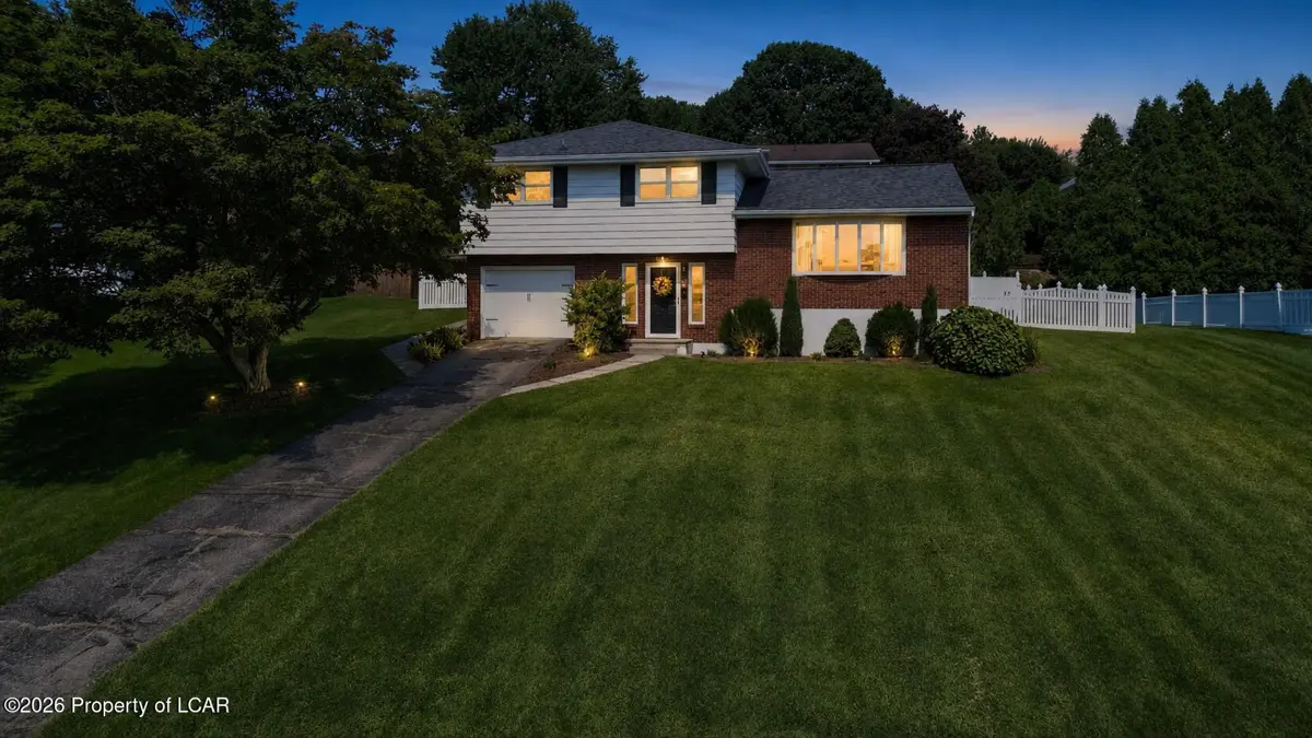105 Maple Lane, Pittston - 3 bed - 2 bath - 1,734 SF