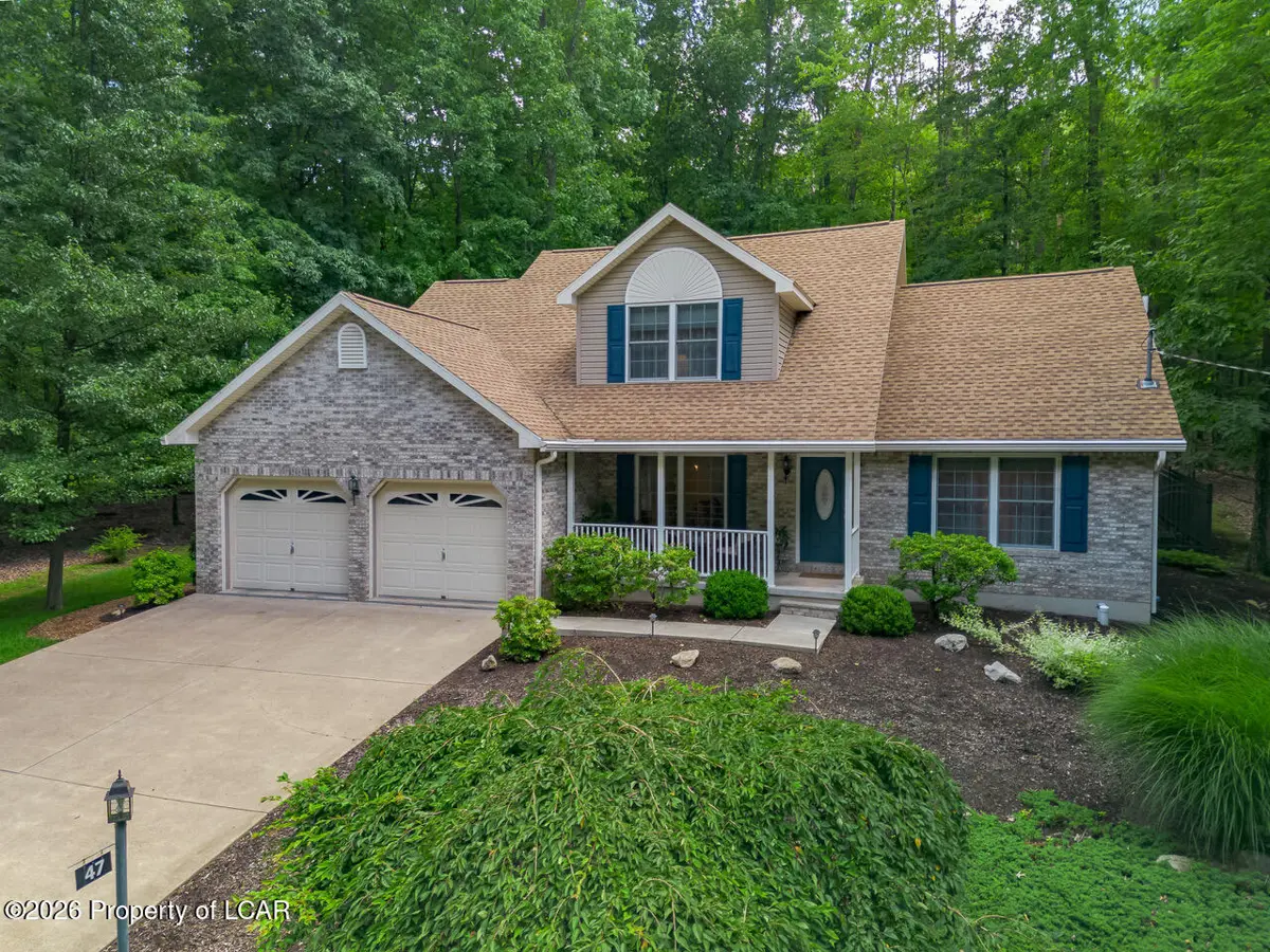 47 W Delaware Drive, Hazleton - 4 bed - 4 bath - 2,641 SF