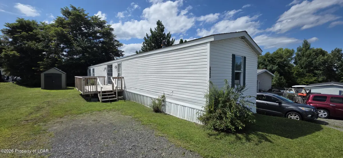 433 E Mountain Ridge Mhp, Wilkes-Barre - 3 bed - 2 bath - 1,064 SF