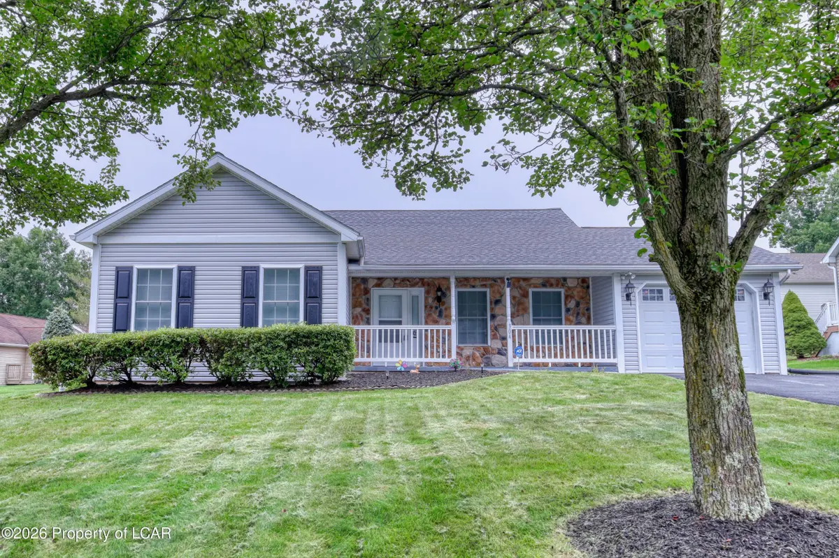 304 Golden Oaks Drive, White Haven - 2 bed - 2 bath - 1,576 SF