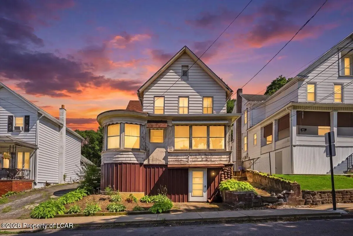 166 Johnson Street, Pittston - 5 bed - 3 bath - 1,927 SF