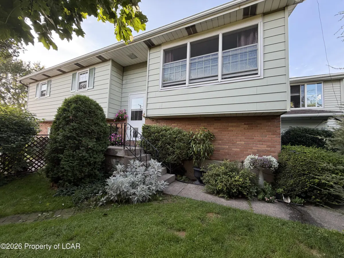 853 Hanover Court, Hazleton - 4 bed - 2 bath - 1,532 SF
