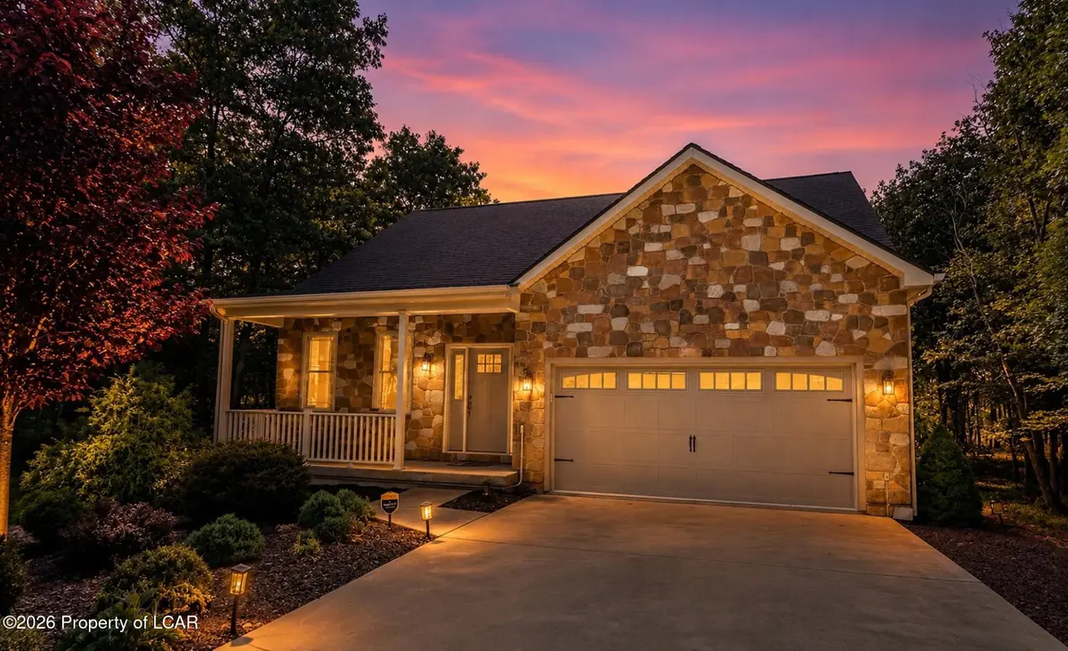 92 Turnberry Lane, Hazle Twp - 4 bed - 3 bath - 2,400 SF