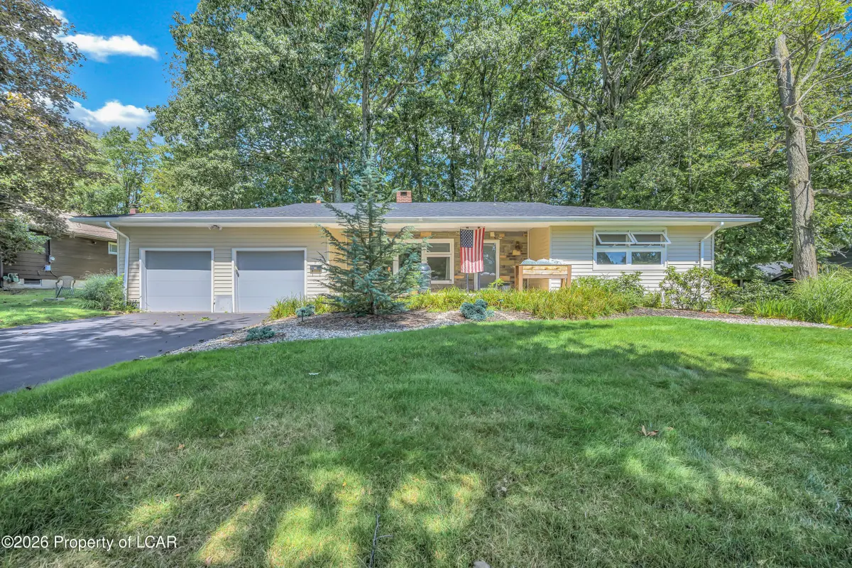 28 Garden Avenue, Mountain Top - 3 bed - 3 bath - 1,826 SF