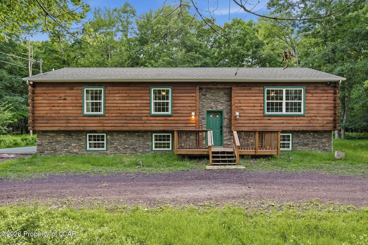255 W Hillary Drive, Freeland - 6 bed - 3 bath - 2,800 SF