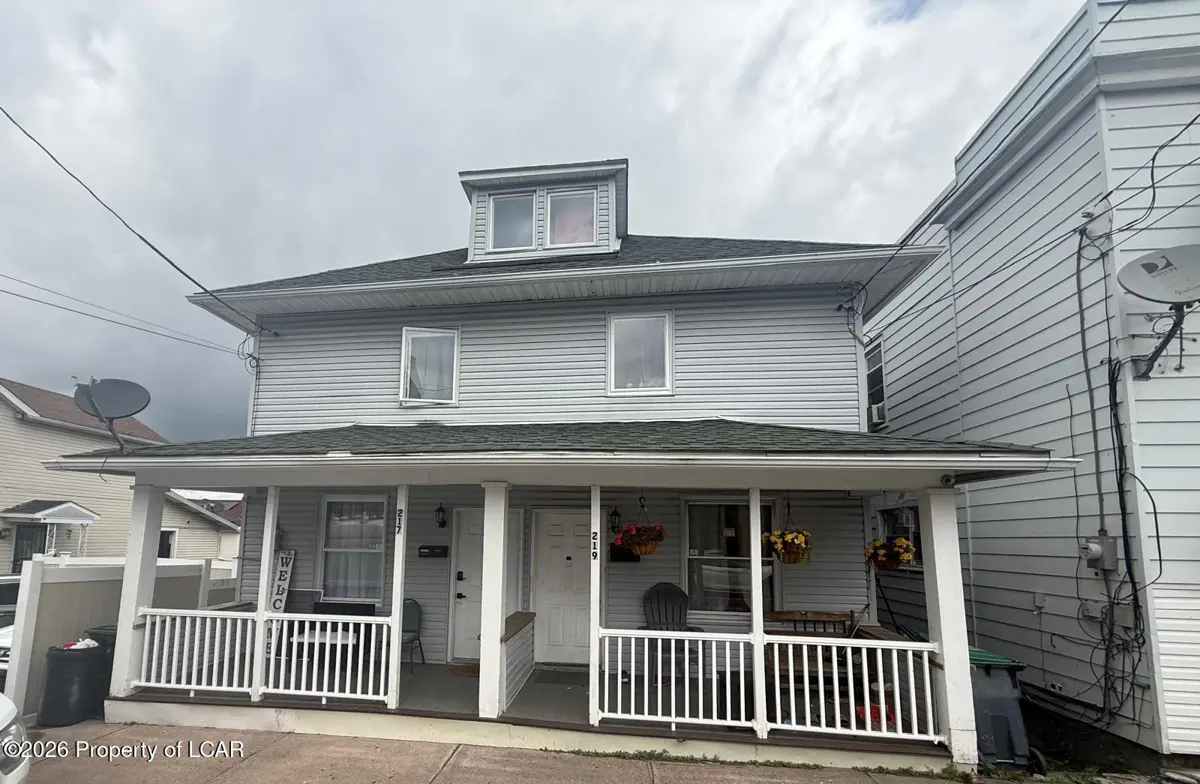 217 E Chestnut Street, Hazleton - 2,504 SF