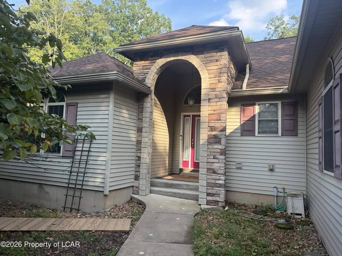 124 Debbie Drive, Drums - 3 bed - 2 bath - 3,100 SF