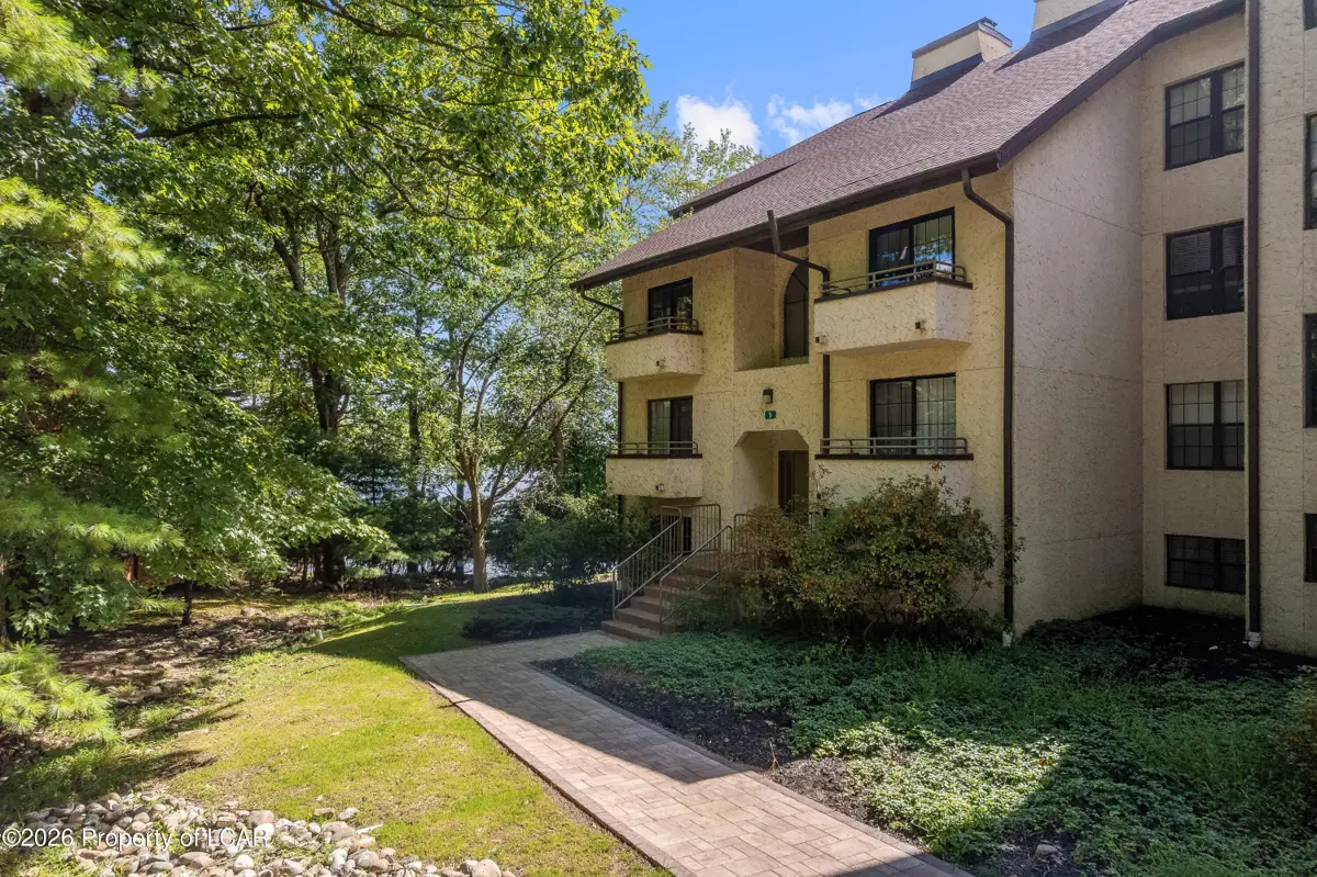 5 #301 Midlake Drive, Lake Harmony - 3 bed - 3 bath - 1,370 SF