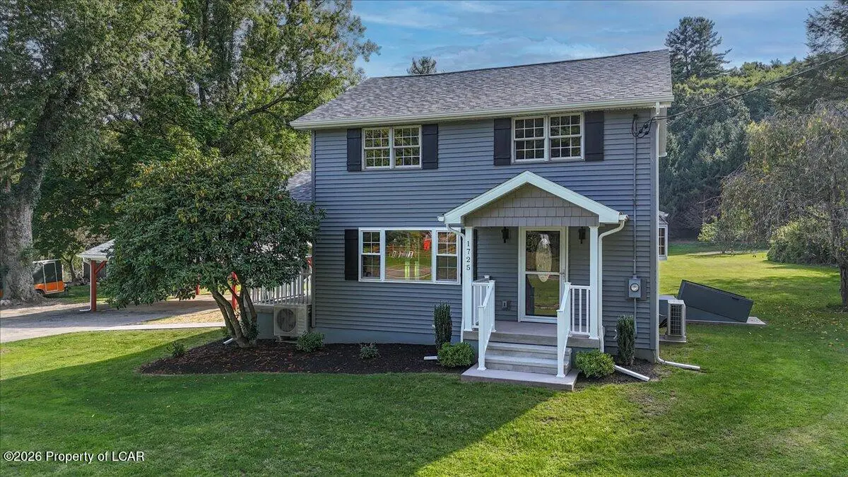 1725 W 8th Street, Wyoming - 3 bed - 2 bath - 1,768 SF
