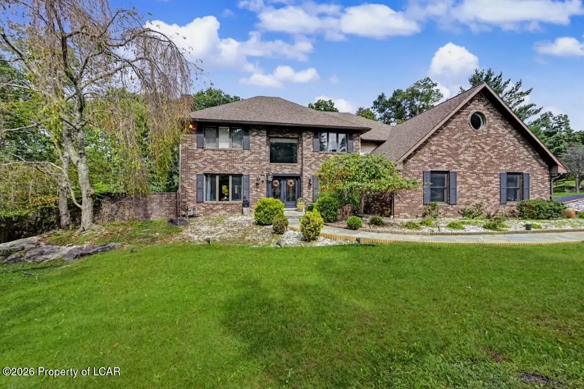 26 Mountainwood Drive, Mountain Top - 5 bed - 4 bath - 6,300 SF