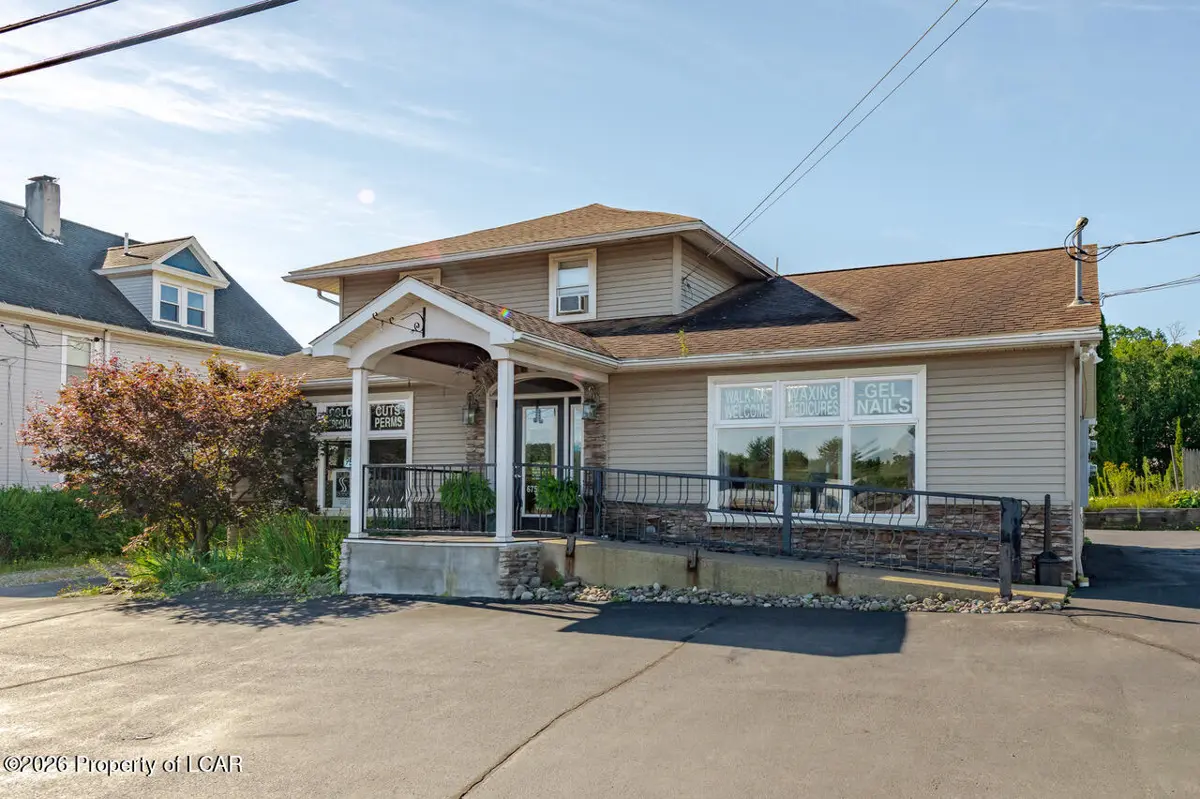 605 Main Road, Dallas - 2 bath - 3,210 SF