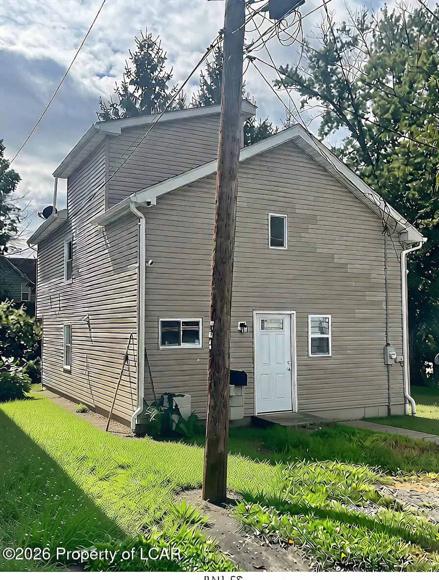 9 1/2 Cherry Avenue, Carbondale - 3 bed - 1 bath - 1,279 SF