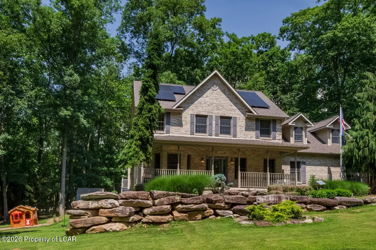 26 Muskegon Circle, Hazle Township - 4 bed - 4 bath - 3,457 SF
