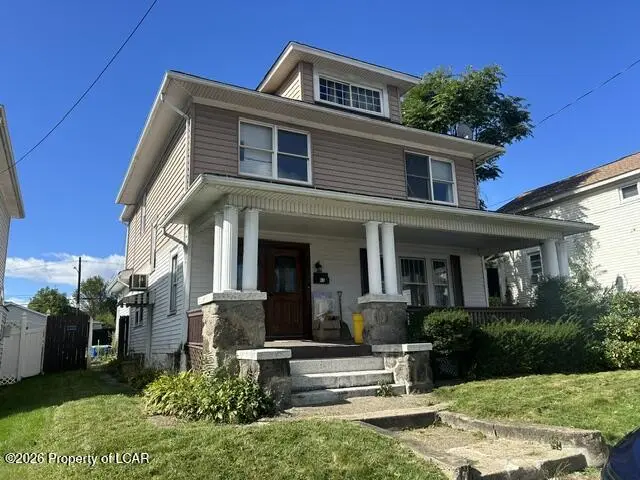 209 Union Street, Taylor - 5 bed - 3 bath - 2,132.56 SF