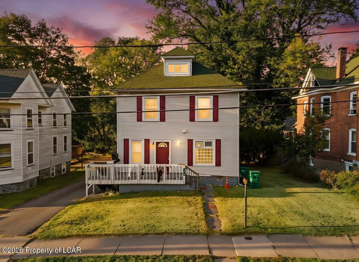 120 Ridgeway Street, East Stroudsburg - 2 bed - 1 bath - 900 SF