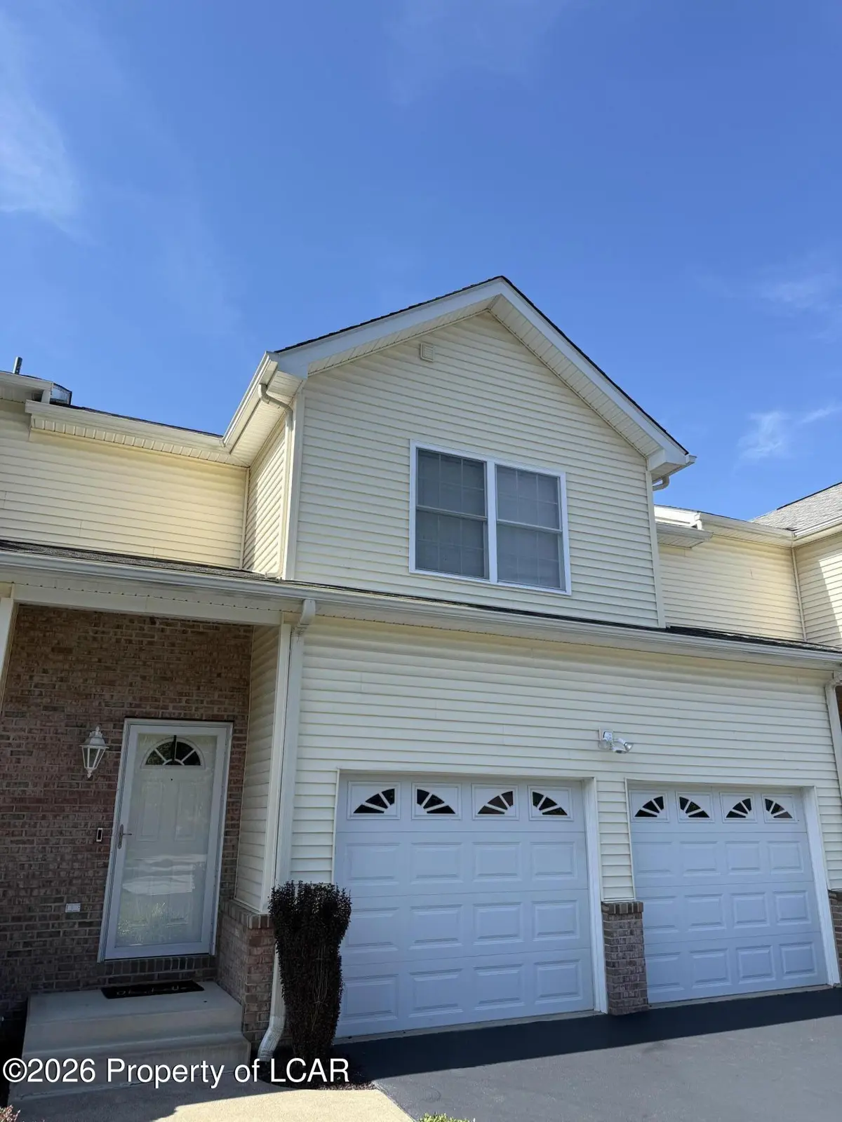 105 Sharon Drive, Moosic - 3 bed - 4 bath - 2,100 SF